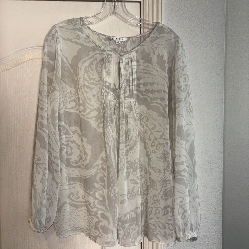 Cabi Womens Top Shirt Size Large  Gray Floral Pintuck Pleated Peasant Pullover